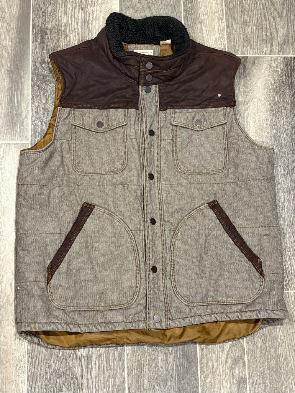 RedHead Men's Quilted Vest with Contrast Yoke - Taupe/Brown